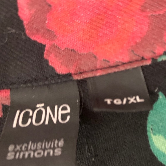 Icōne Black Soft Button Down Shirt With Red Roses - Picture 7 of 7